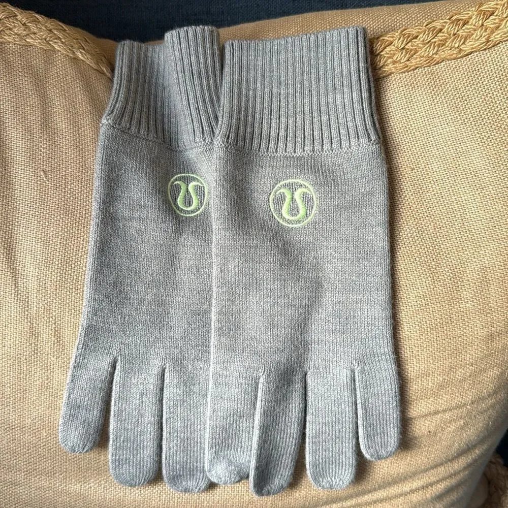 Lululemon Merino Wool Blend Warm Revelation Tech Gloves Size M/L. Like NEW!